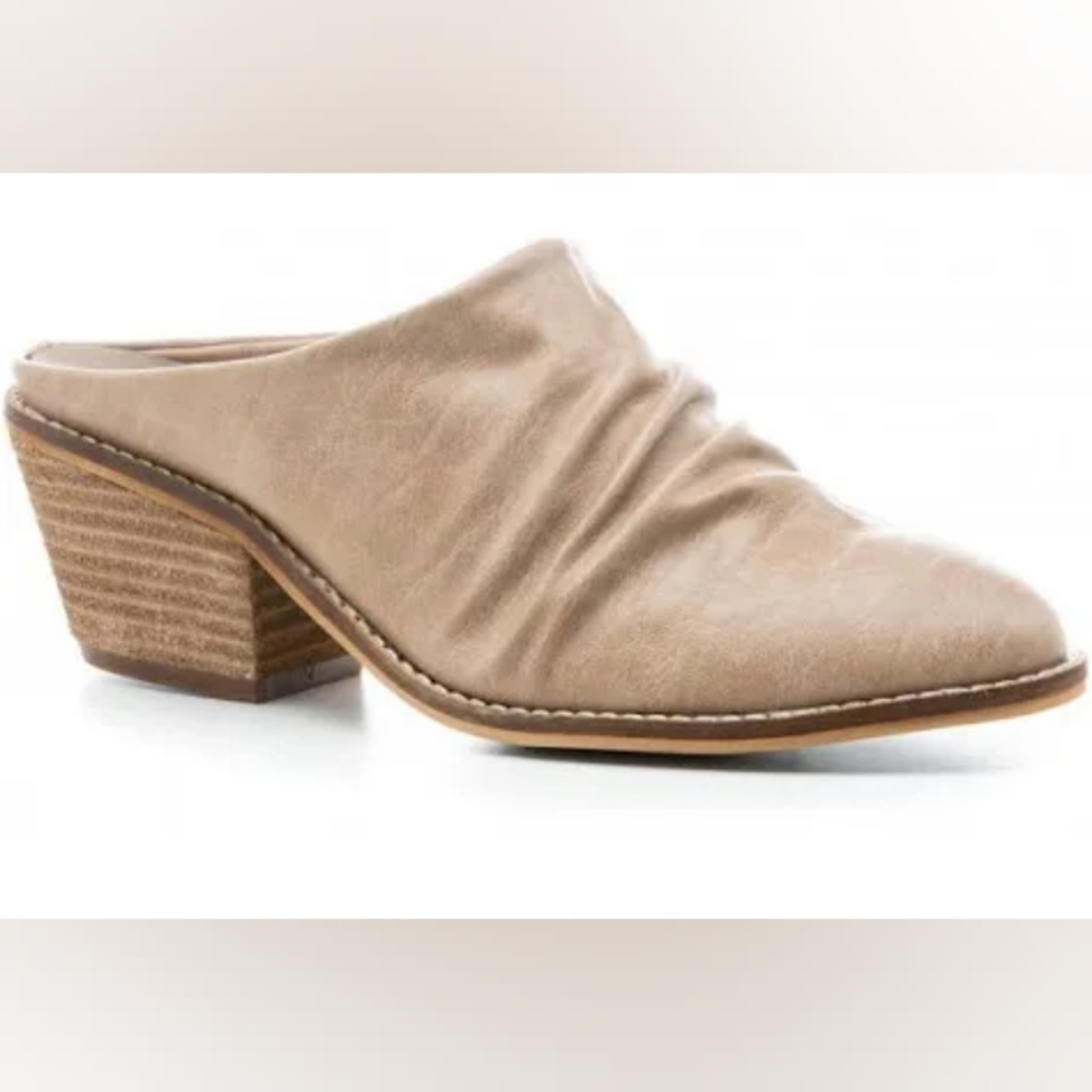 Size (9)Corkys Boutique Tan Leather Slip On Mules Shoes NWOT